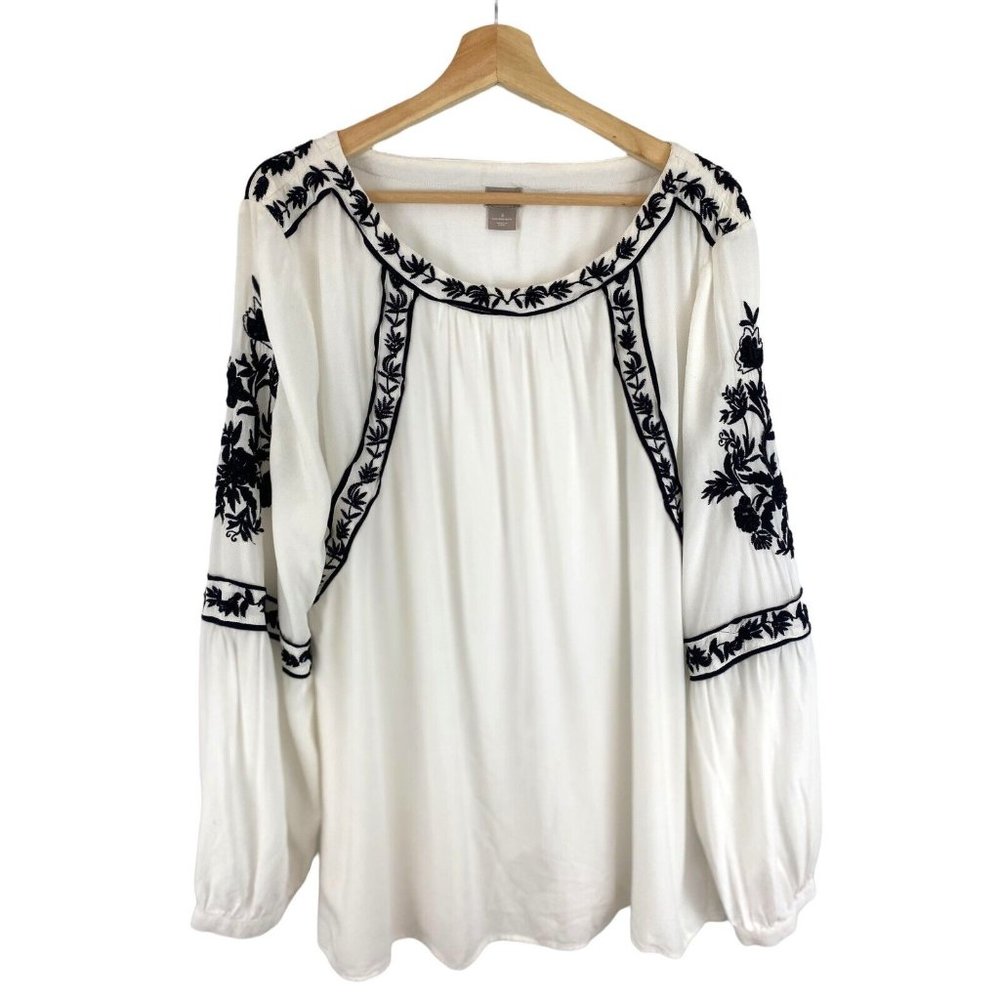 Chico's Women's Size 3 (X-Large) White Long Sleeve Contrast Embroidered Top